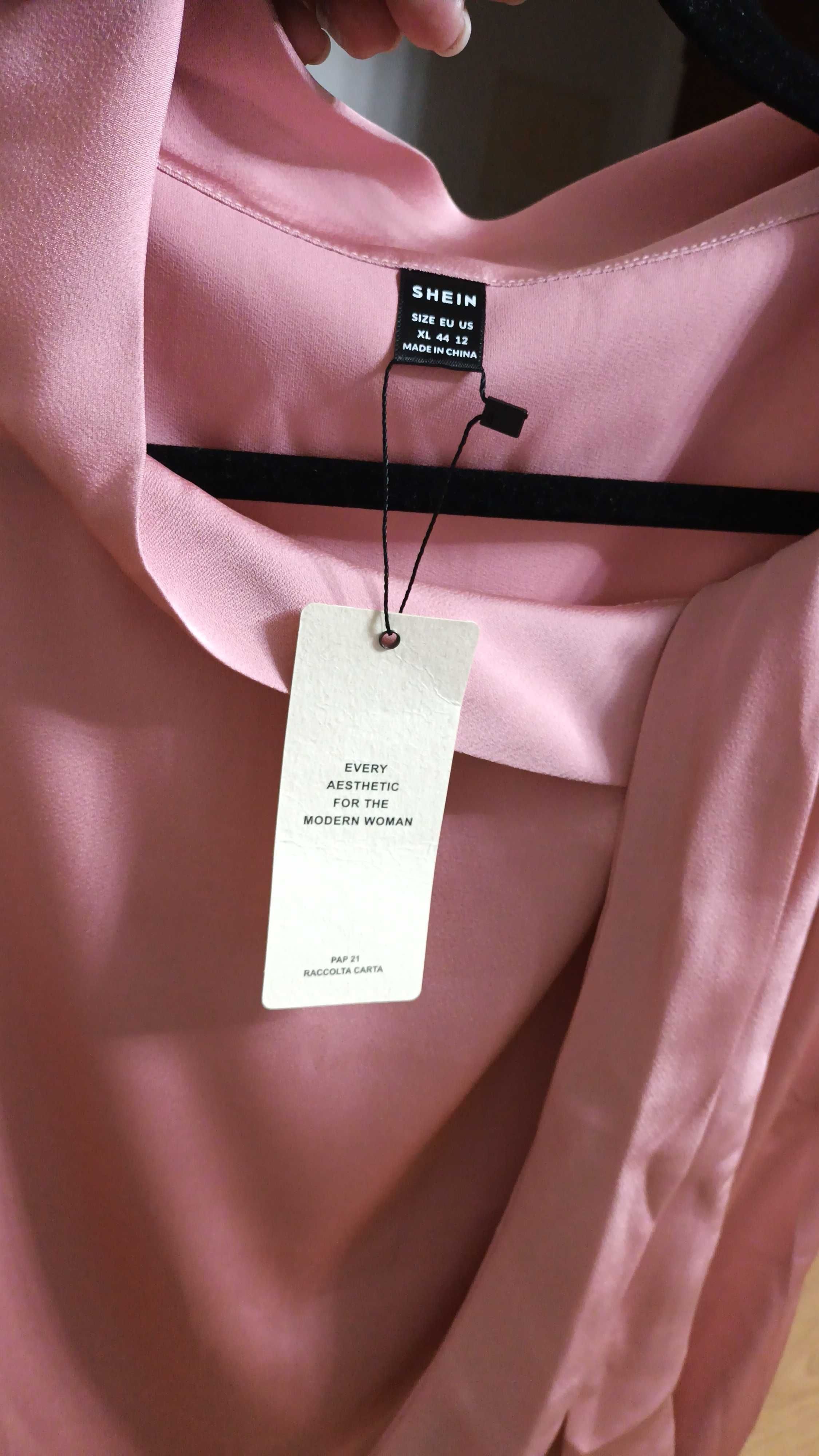Blusa com laçada