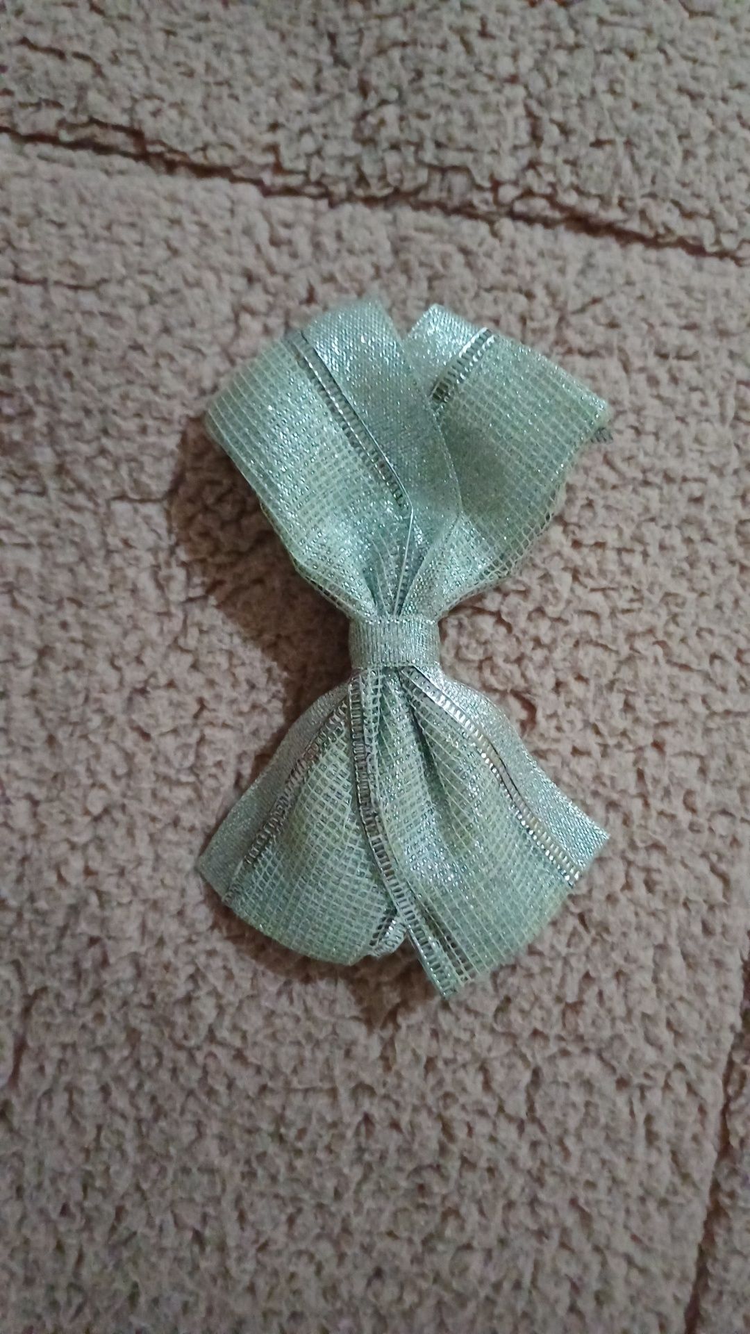 pulseira, mais dois laços