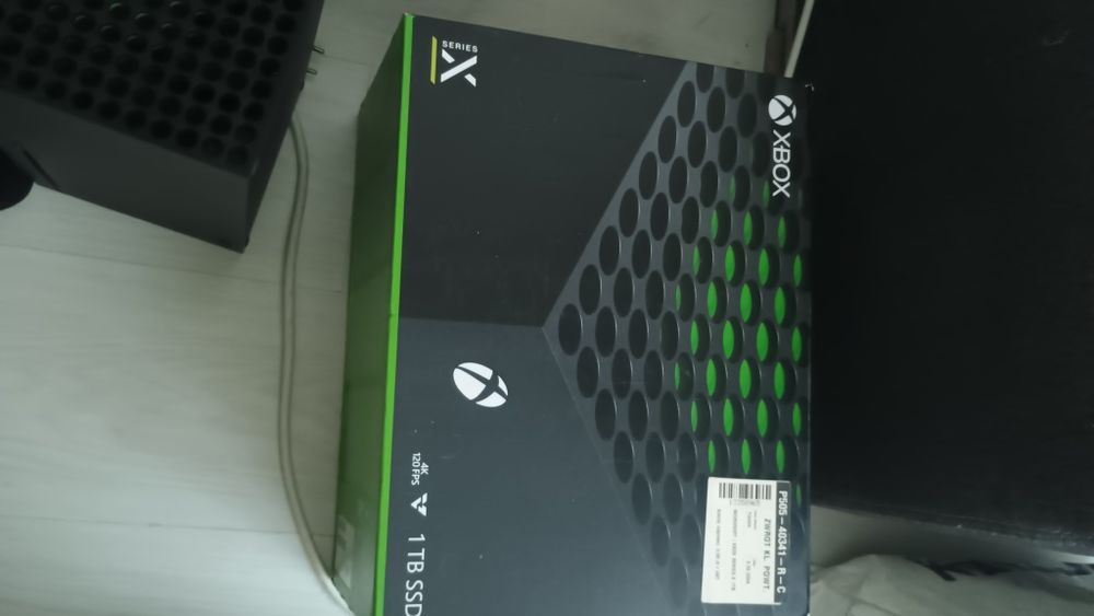 Sprzedam xbox series x w stanie idealnym