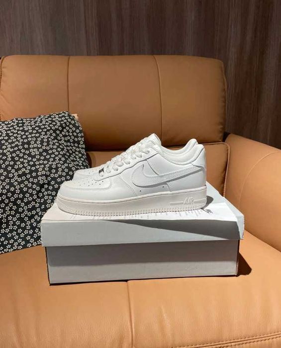 NikeAir Force 1_WhiteBiegania / Rozmiar.39