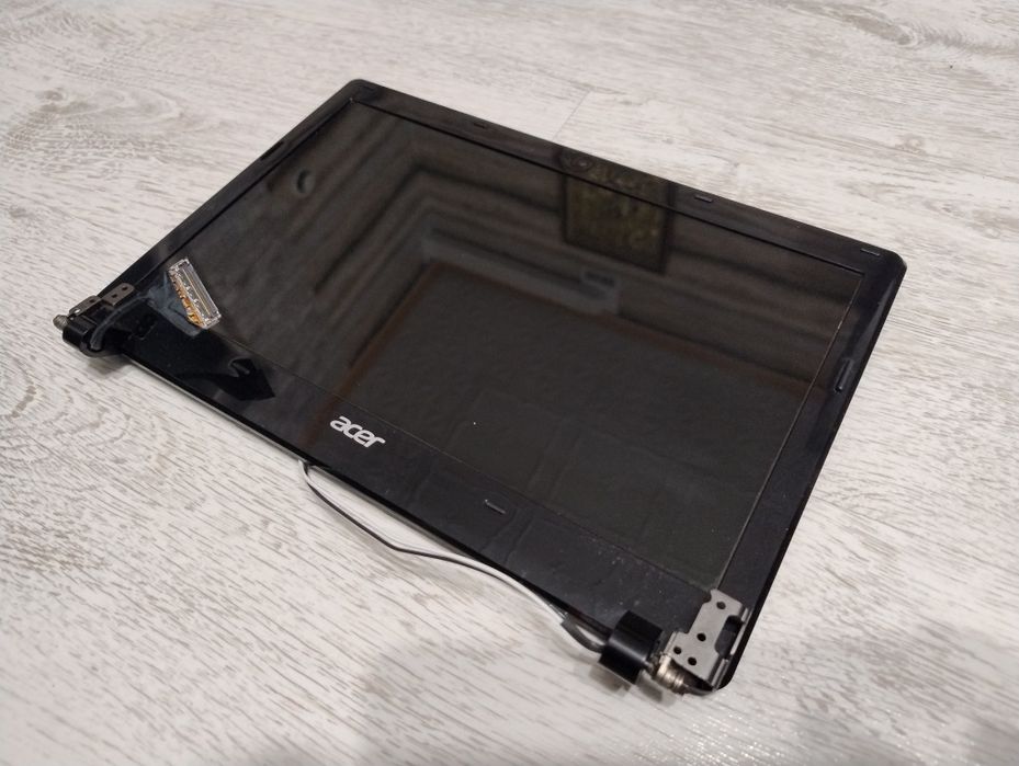 Matryca 11.6" z całą klapą i zawiasami Acer Aspire One V5-121