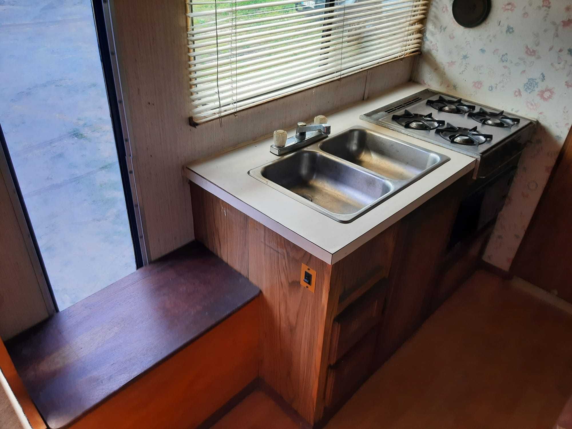 Toyota Truck Hilux – Pickup / Autocaravana americana CLasse 1