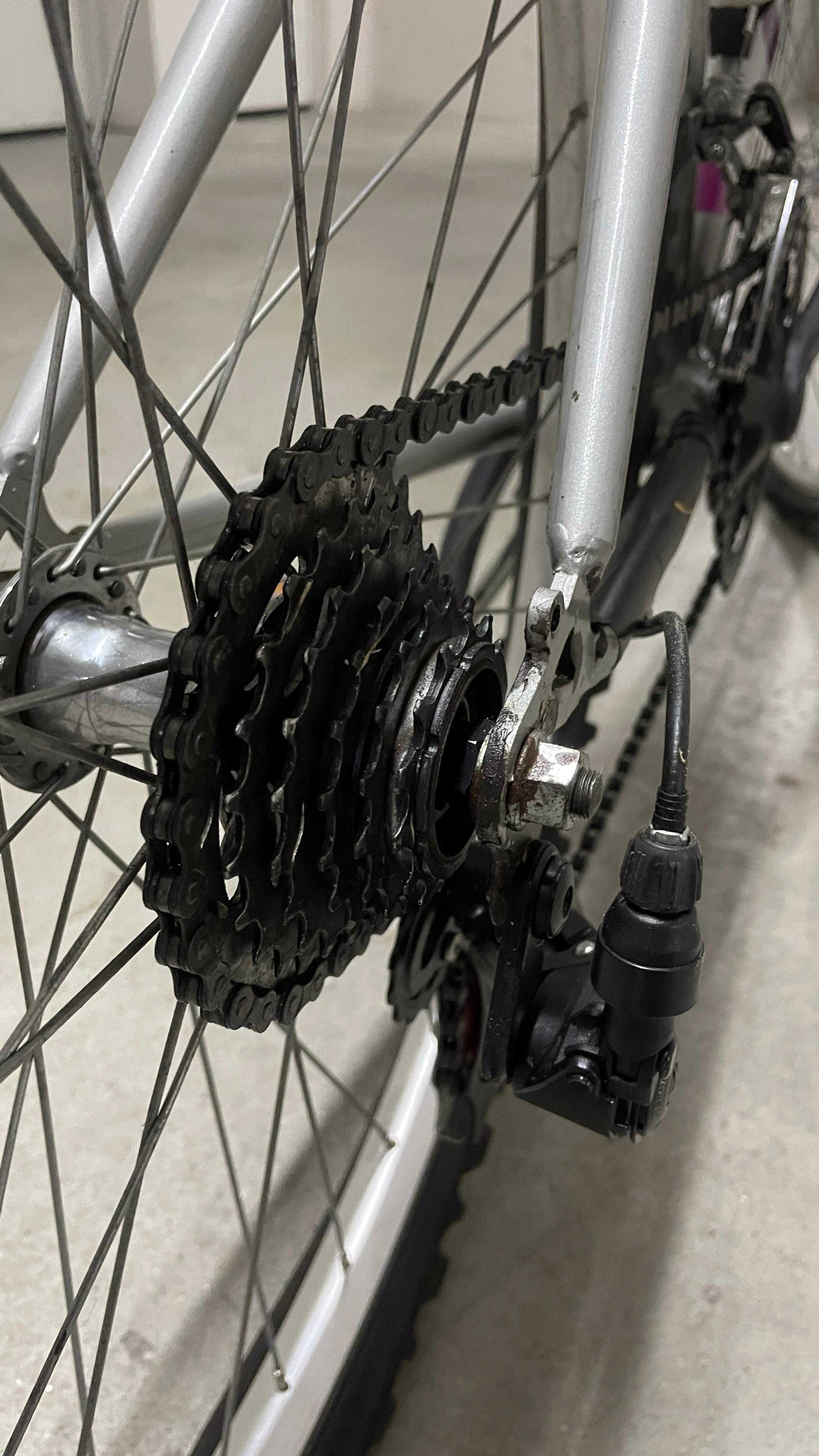 Bicicletas em boas condições
( para desocupar )