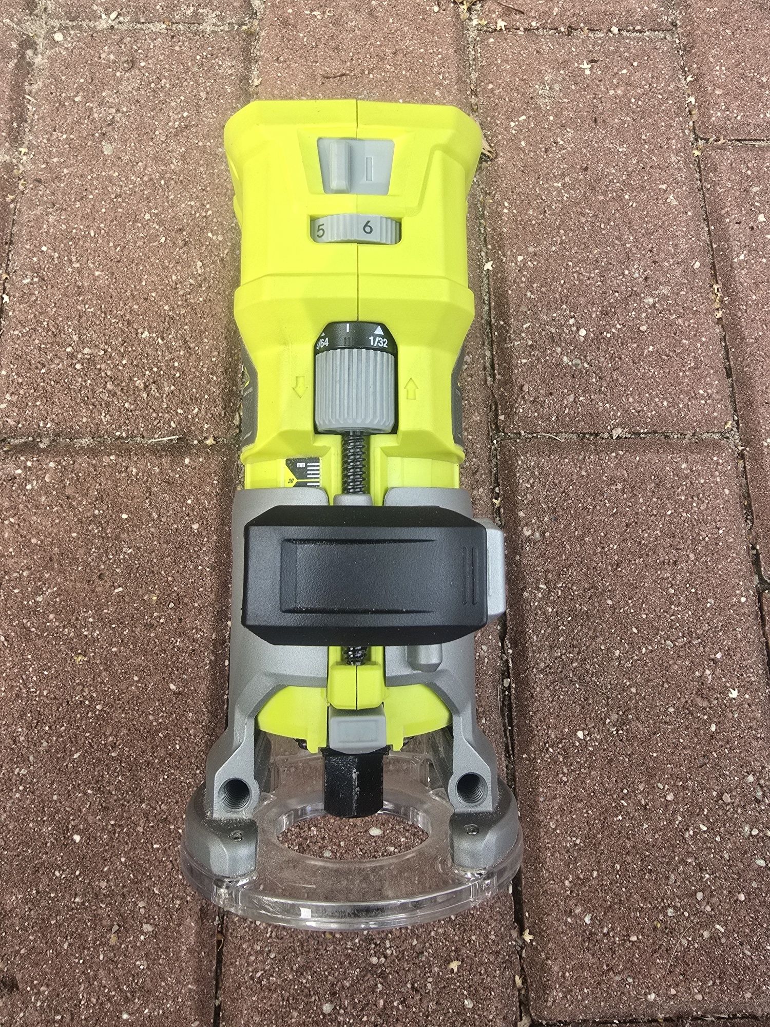 Frezarka Ryobi 18V