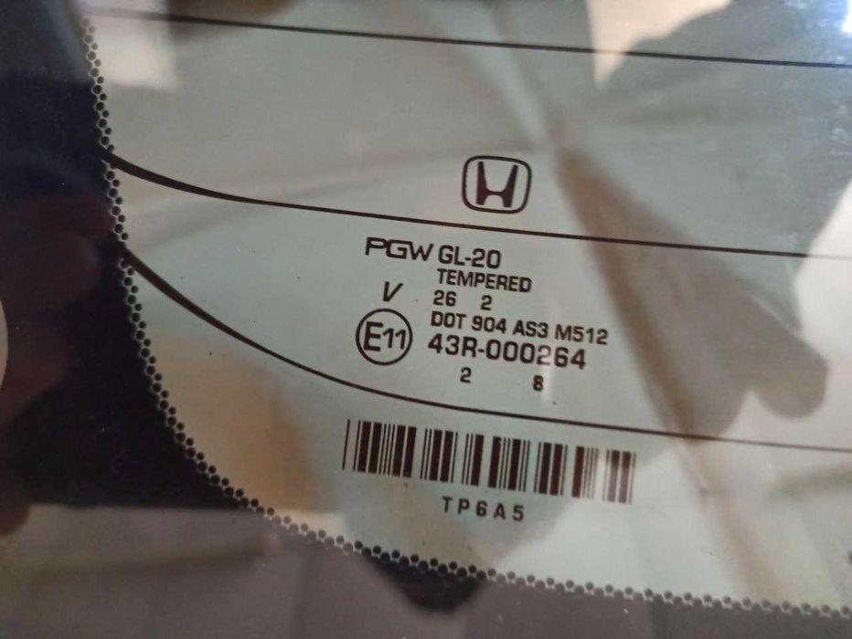 Honda Crosstour заднее стекло