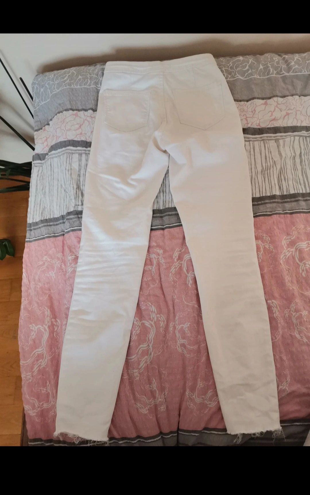 Białe, eleganckie Spodnie