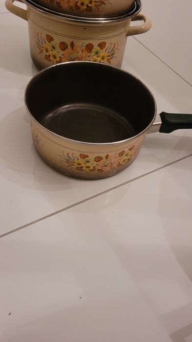 Garnki prlu emaliowane