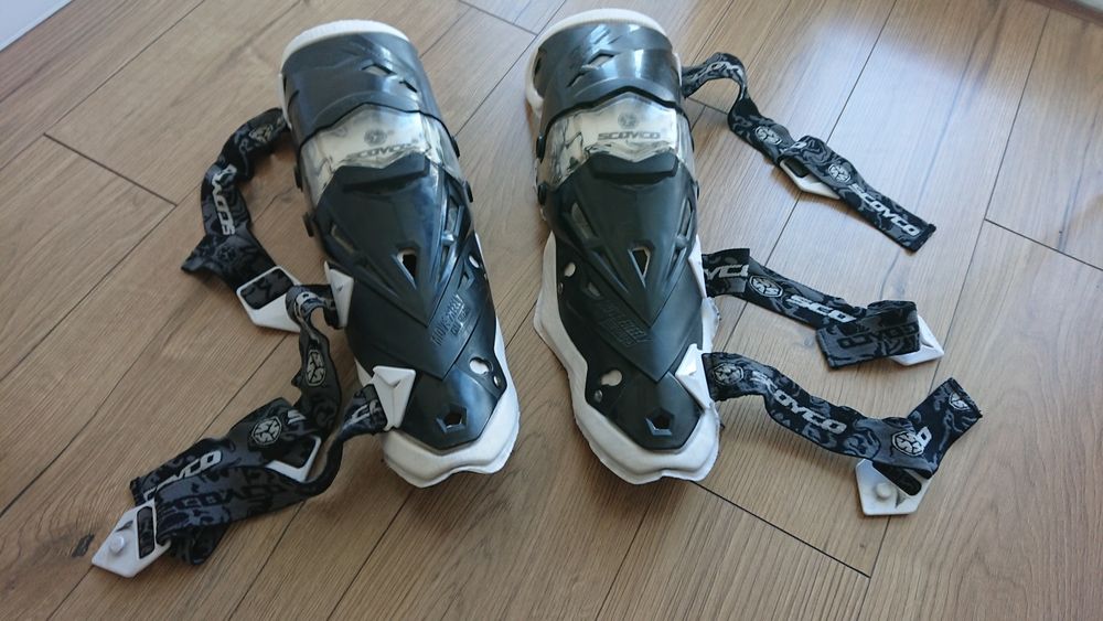 Мотонаколінники Scoyco