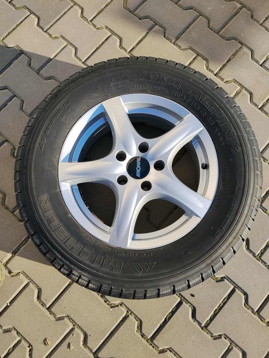 Alufelgi 215/70 R16 z oponami zimowymi