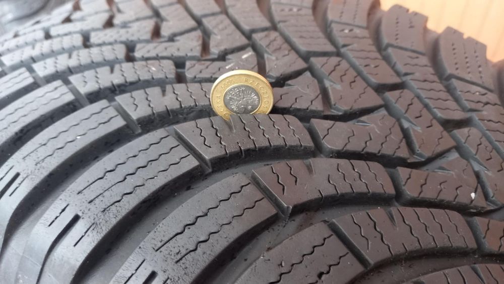 Sprzedam komplet koł zimowych 235/60 R18