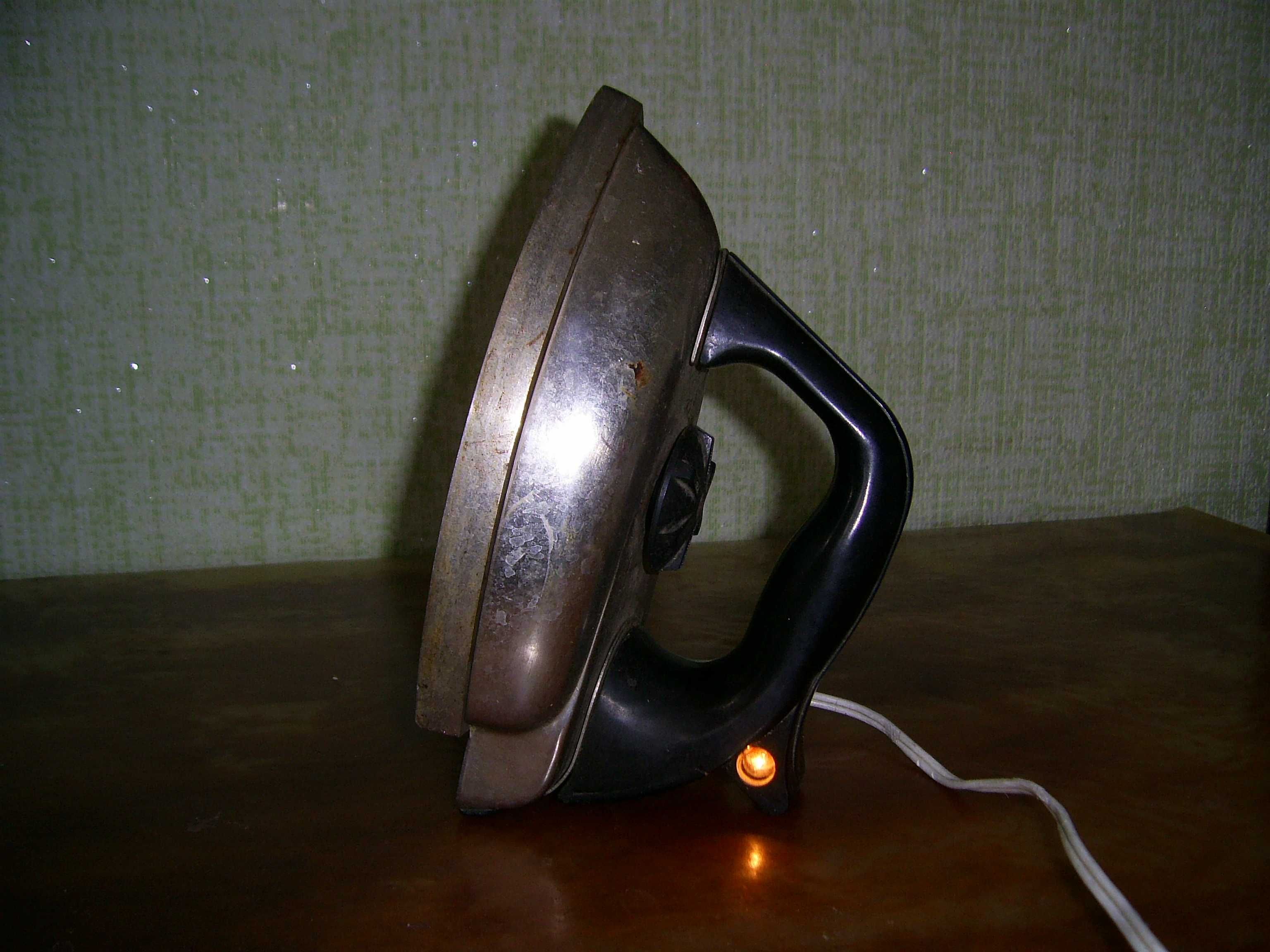 Утюг СССР ХЭМЗ УЭ-8 1969 год.