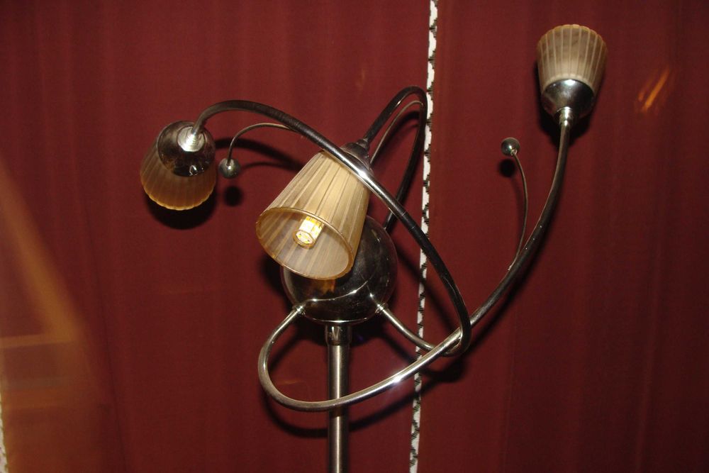 Lampa stojąca,bardzo nietypowa..jedyna w swoim rodzaju,wys.: 96cm