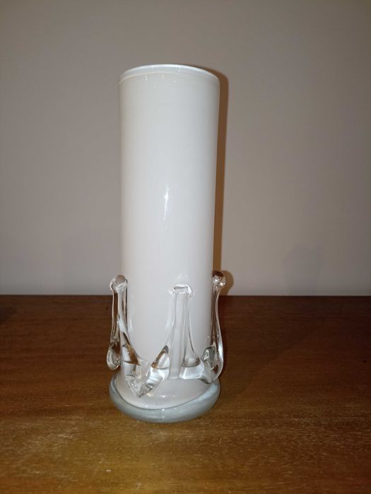 Sprzedam wazon, białe szkło, ozdobny. Cena 80 zł