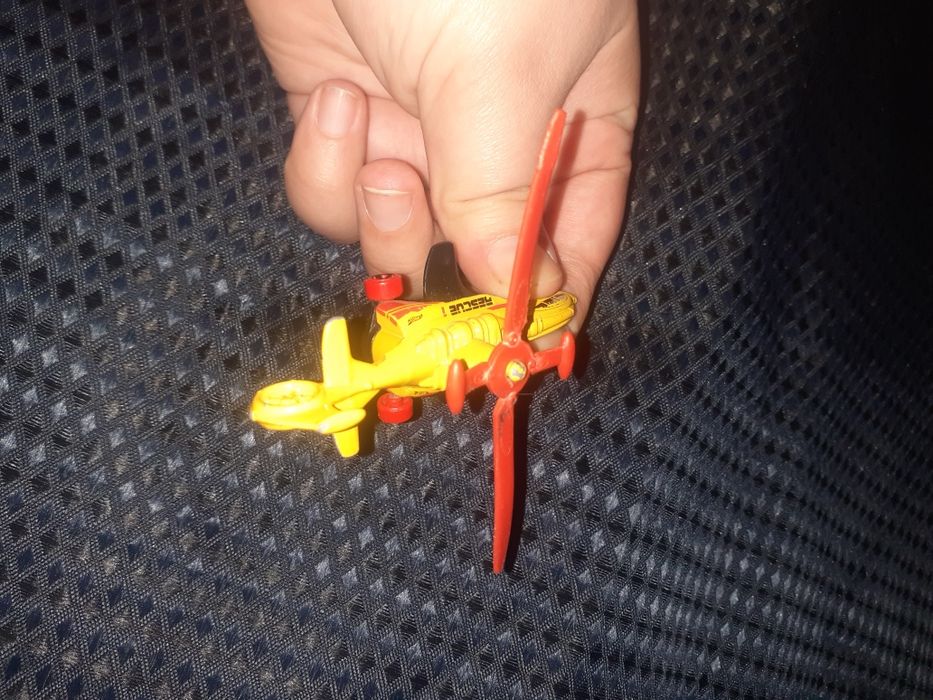Винтажный 2006 Спасательный жёлтый вертолёт Hot Wheels Sky Knife