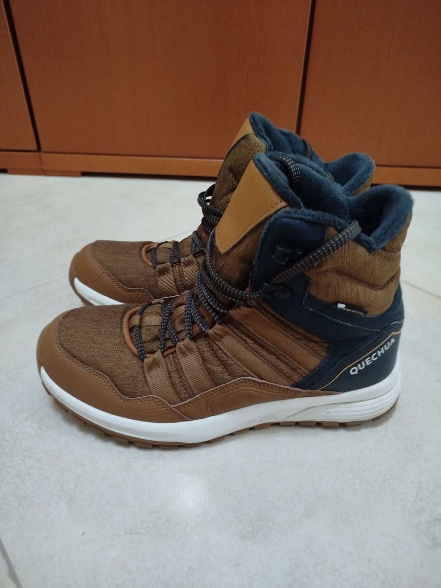 Botas Quechua.        .