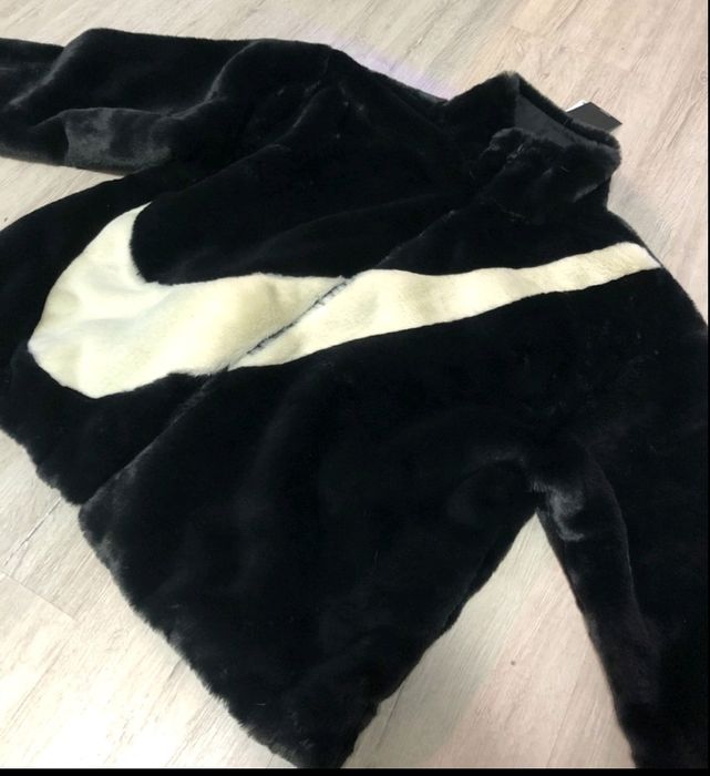 Шубка Nike нова шуба Найк