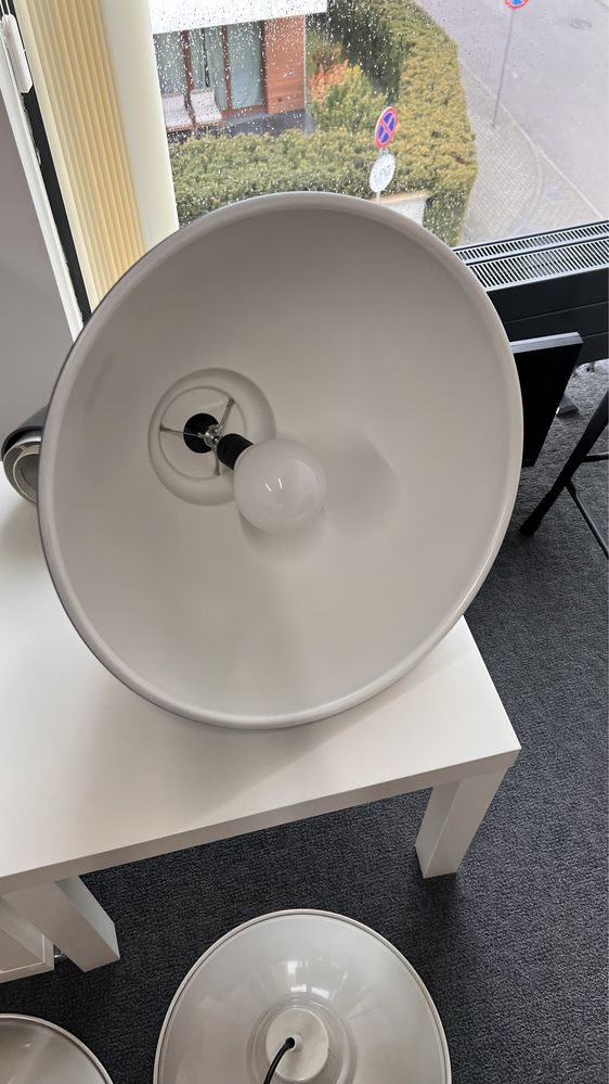 Duża metalowa lampa Ikea