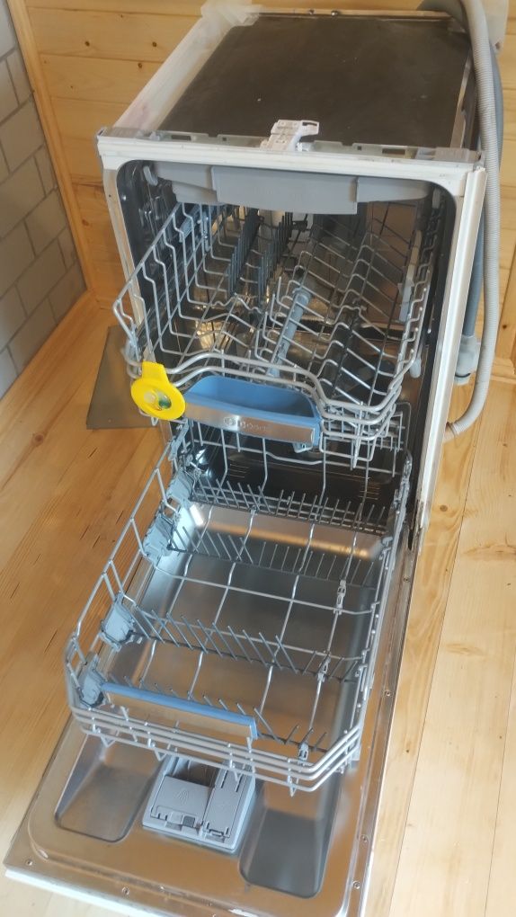 Продам посудомийну машину