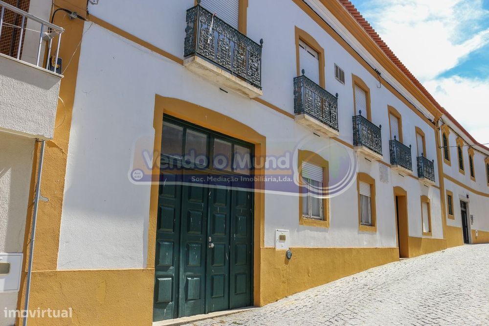 Casa senhorial no centro de Mora (MOR011)