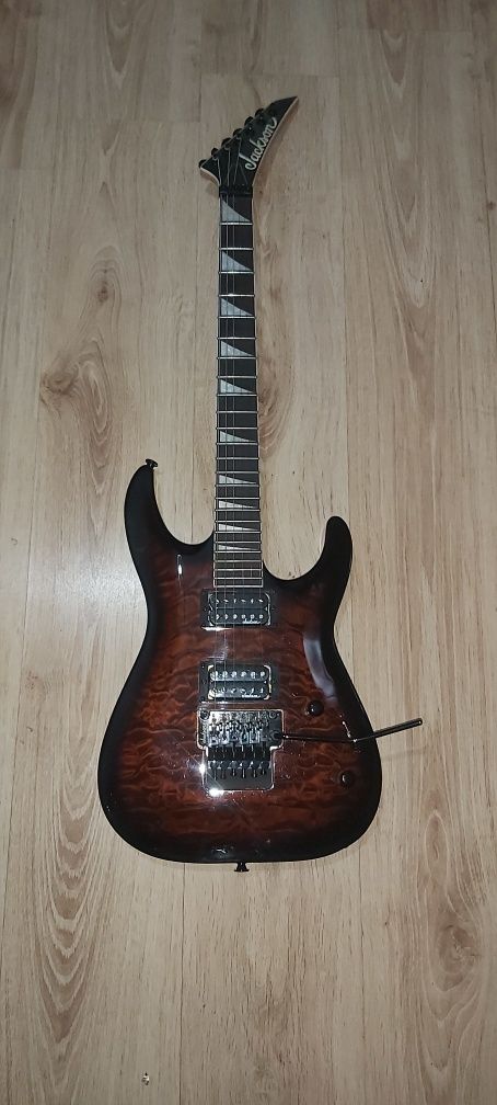 Guitarra JACKSON JS32Q Dinky DKA AH Dark Sunburst
 4/5