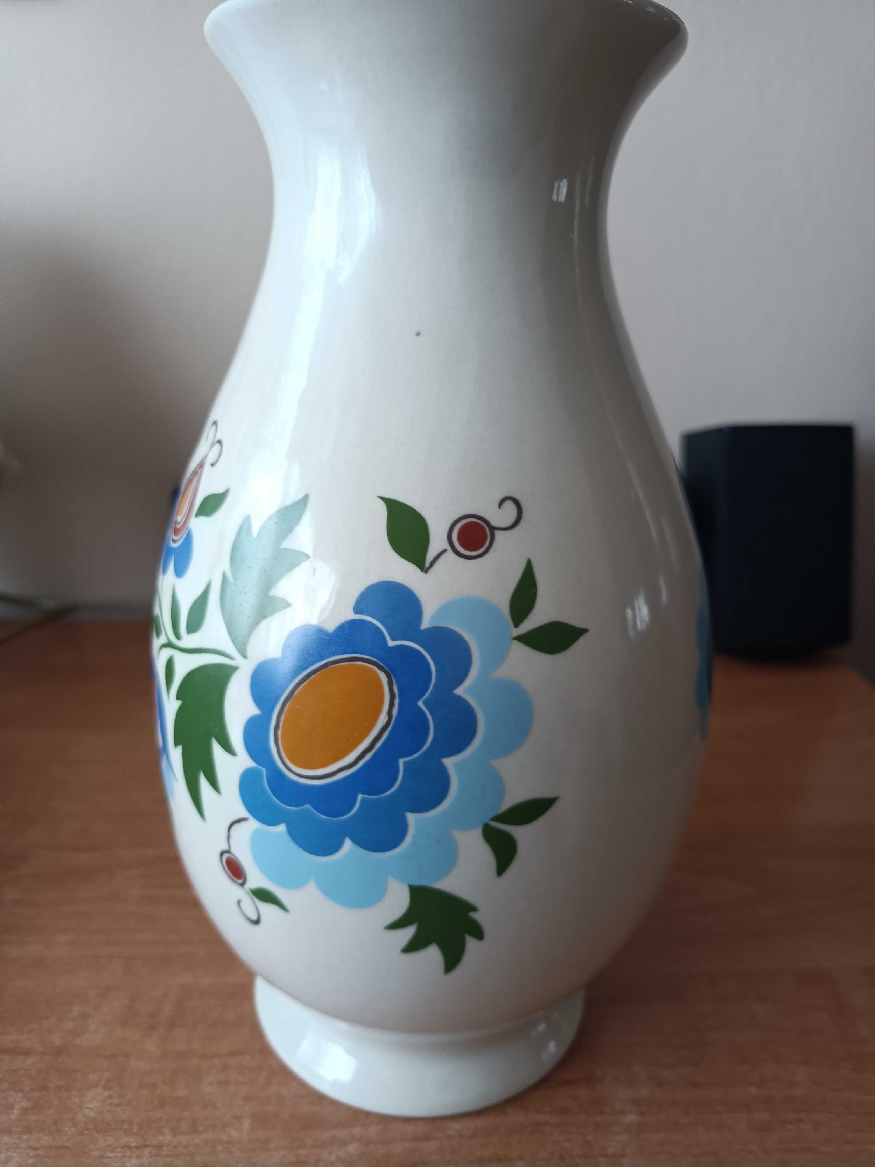 Duży wazon w niebieskie kwiaty