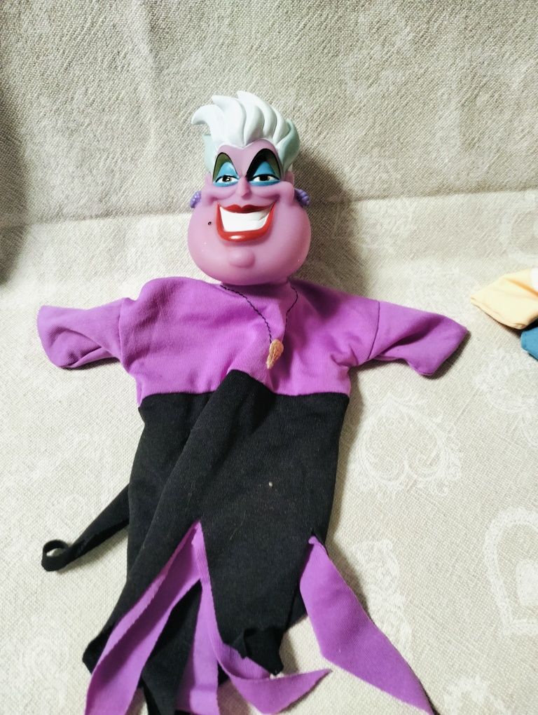 Іграшки на руку Disney