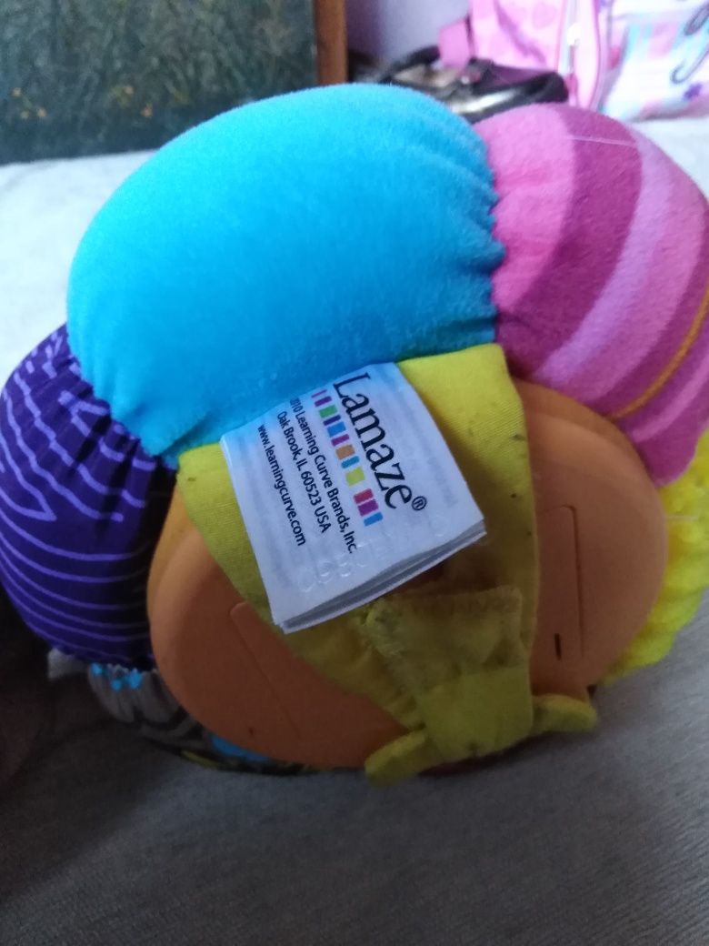 Grające kwiaty - PLUSZOWY OGRÓD marki Lamaze 6m+