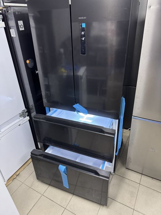 Холодильник HISENSE RM469N4AFD1 3D No Frost 200cm Чорний SmartFresh