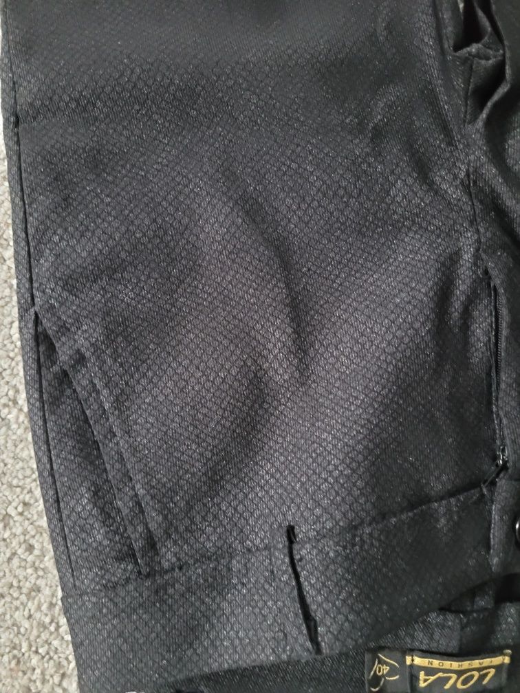 Czarne spodnie 40