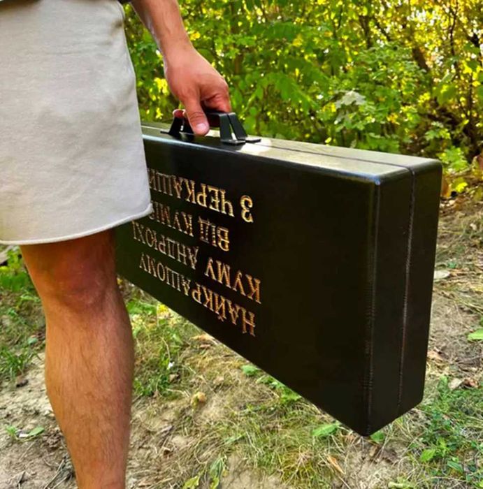 Набір для гриля: шампури та приладдя у кейсі з дерева на природу