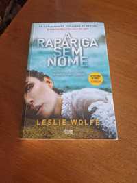 A rapariga sem nome, Leslie Wolfe