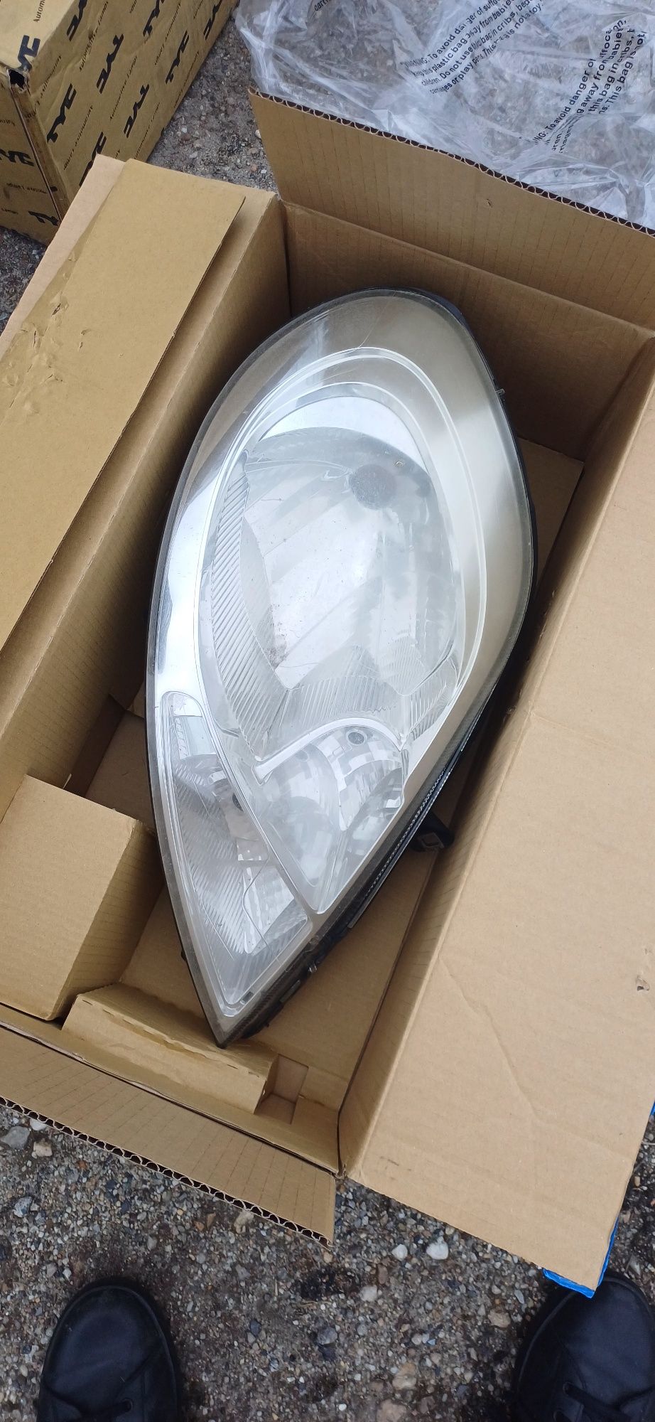 Lampa lewa prawa opel vivaro