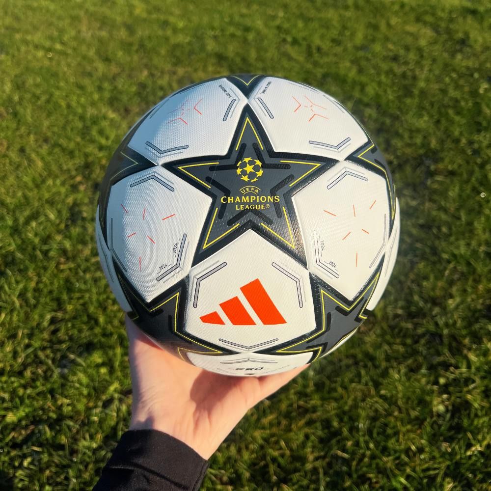 Футбольний мʼяч Adidas Champions League