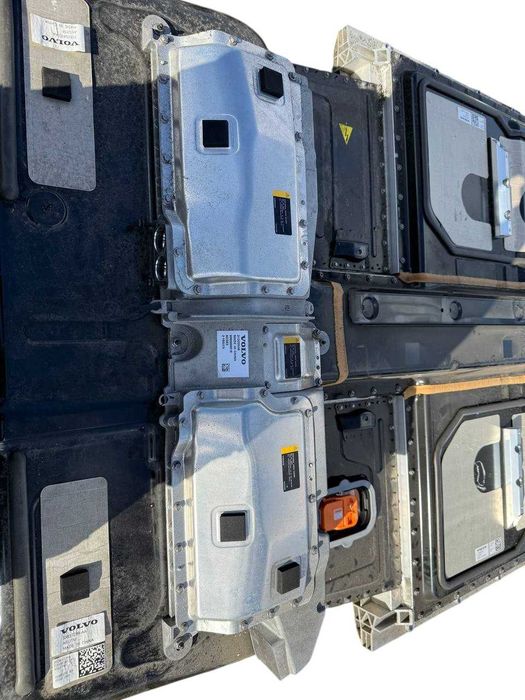 Інвертор зарядний модуль блок керування батареї Polestar 2  31320546