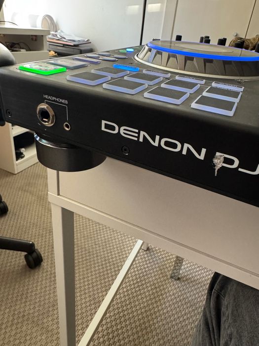 Denon DJ Prime 4 - Black - Barely unused. Small dent