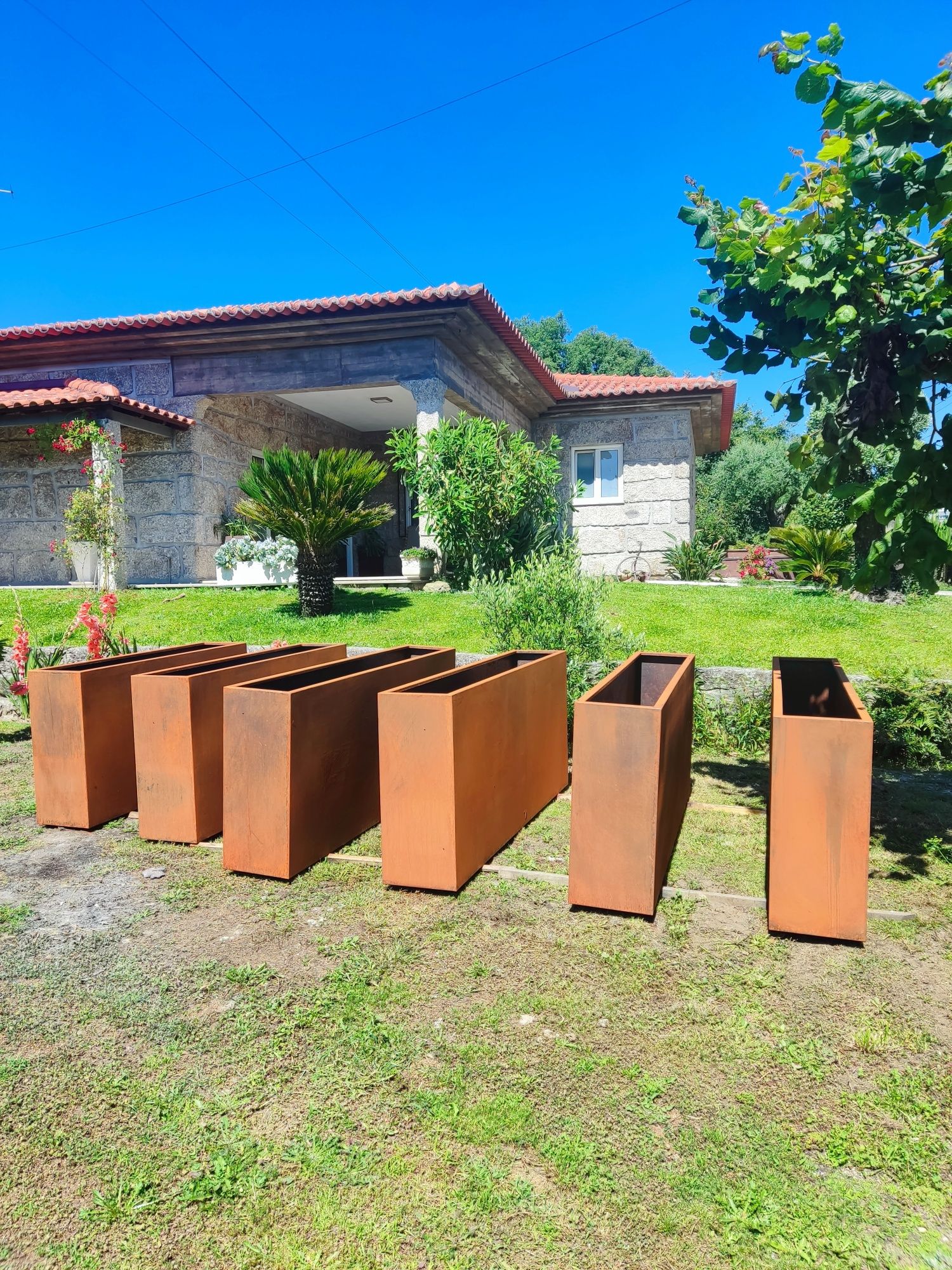 Vendo floreiras/vaseiras em aço corten mesmo sem enganos.