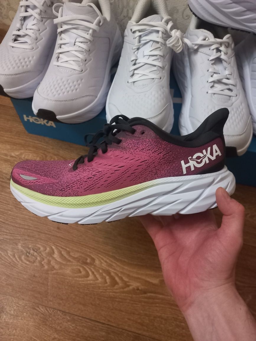 Кросівки для бігу Hoka One One original.