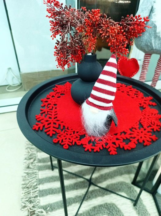 Столик черный декоративный