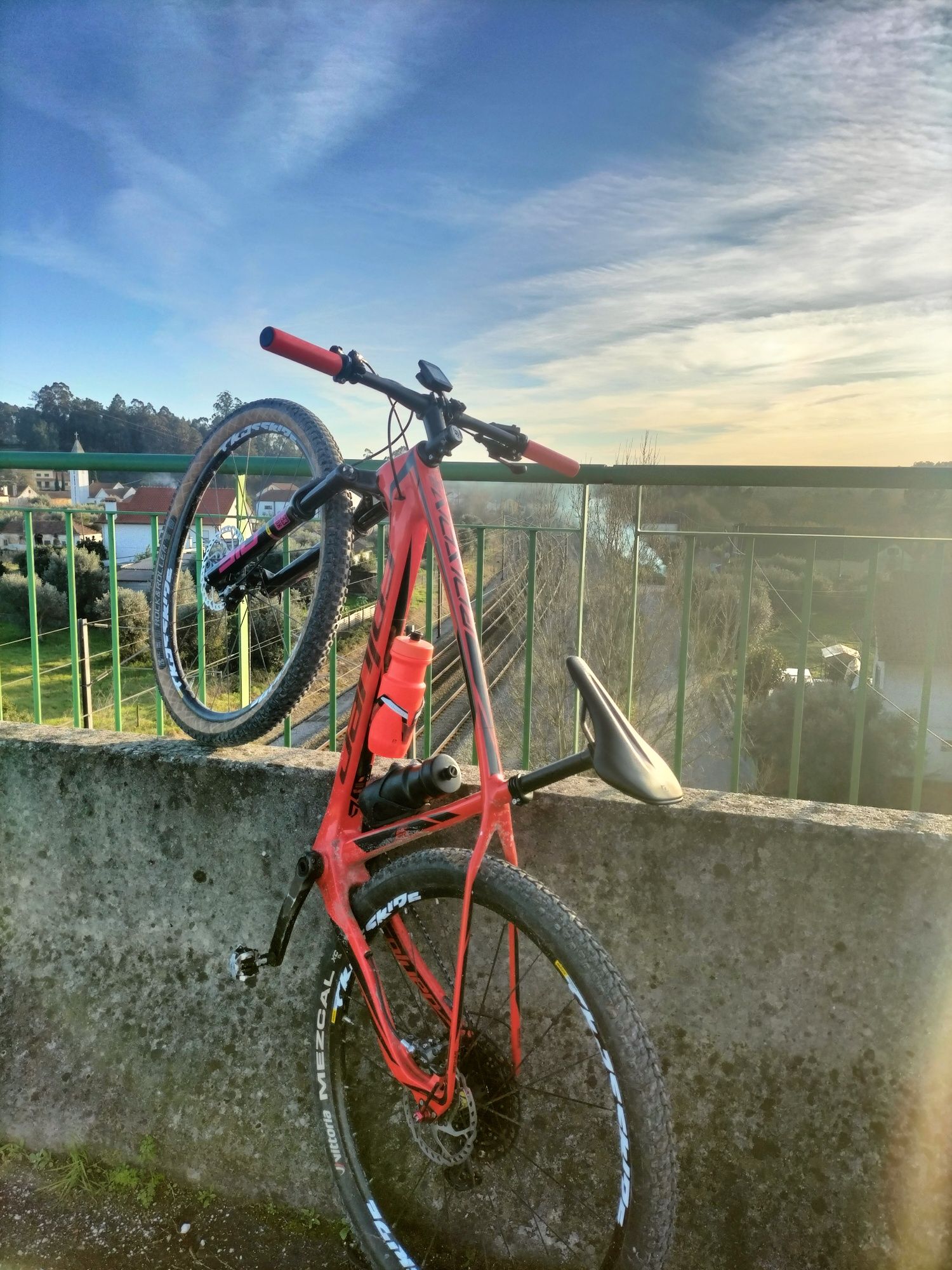 Coluer Poison CR Carbono – Pronta andar!

Vendo Coluer Poison CR