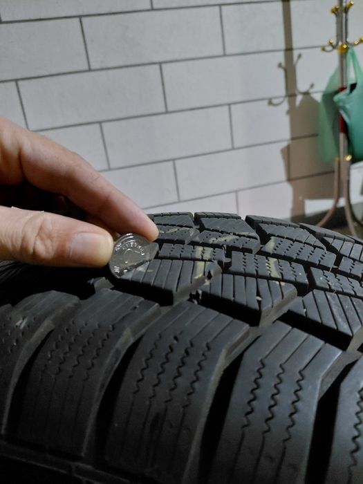 Продам комплект зимних колеса 225.60 R17 VIKING