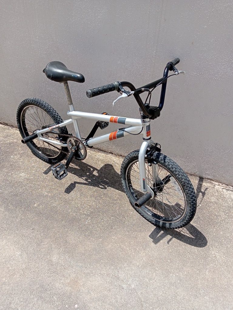 Bicicleta BMX Trek