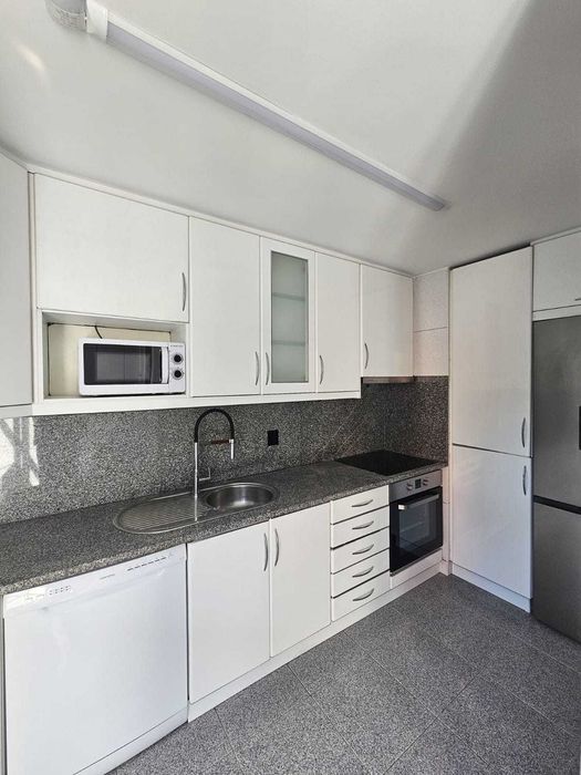 Apartamento T4 para arrendamento no Porto