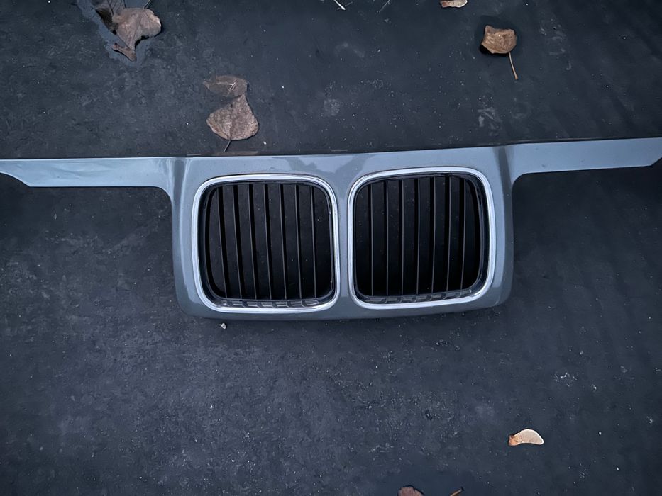 Птица и решетки фар BMW E34 дорестайл