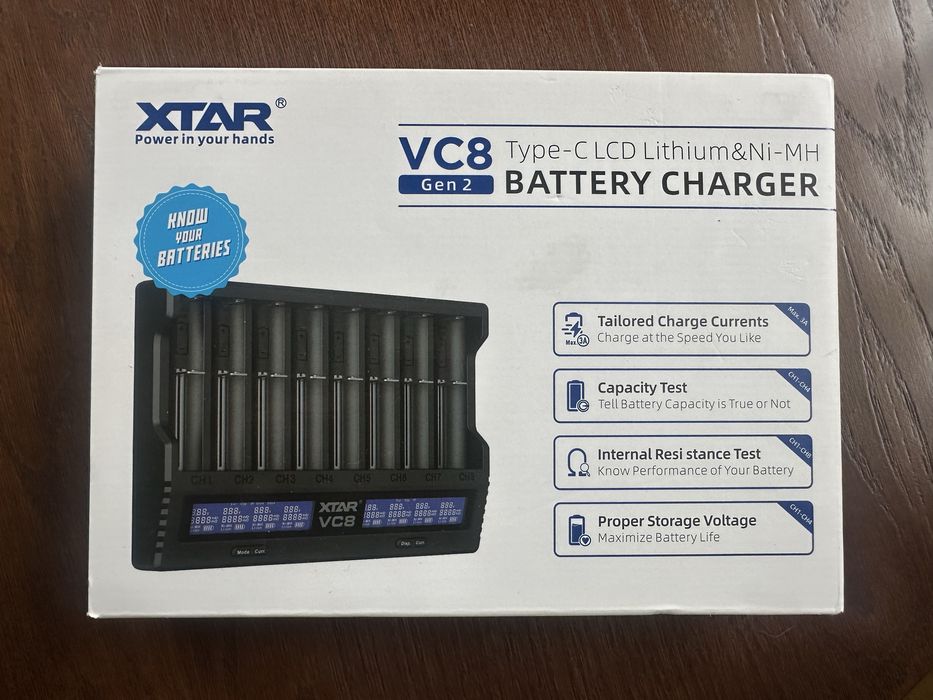 Продам універсальний зарядний пристрій