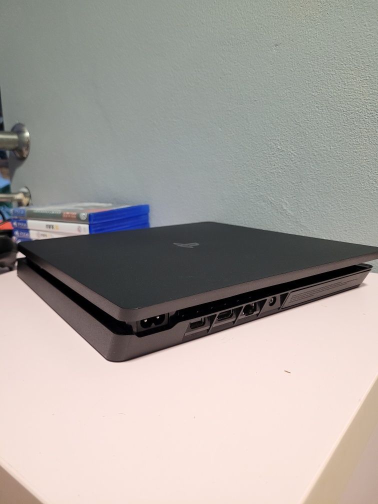 Playstation 4 slim 500gb, pad, 4 gry