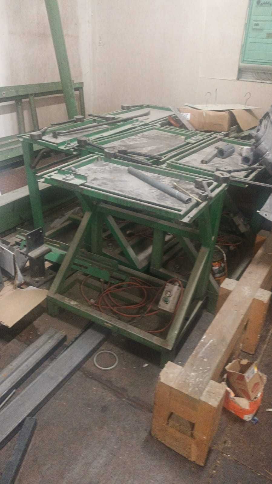 Linia do produkcji wiązarów, prasa hydrauliczna, płyty stalowe, stoły