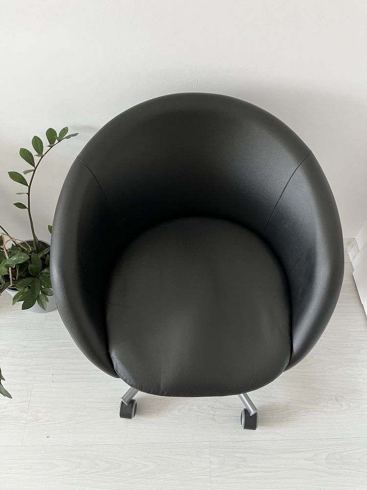 Fotel czarny IKEA krzesło obracane SKRUVSTA