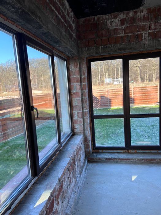 Продаж котеджу з власною ділянкою у с. Басівка