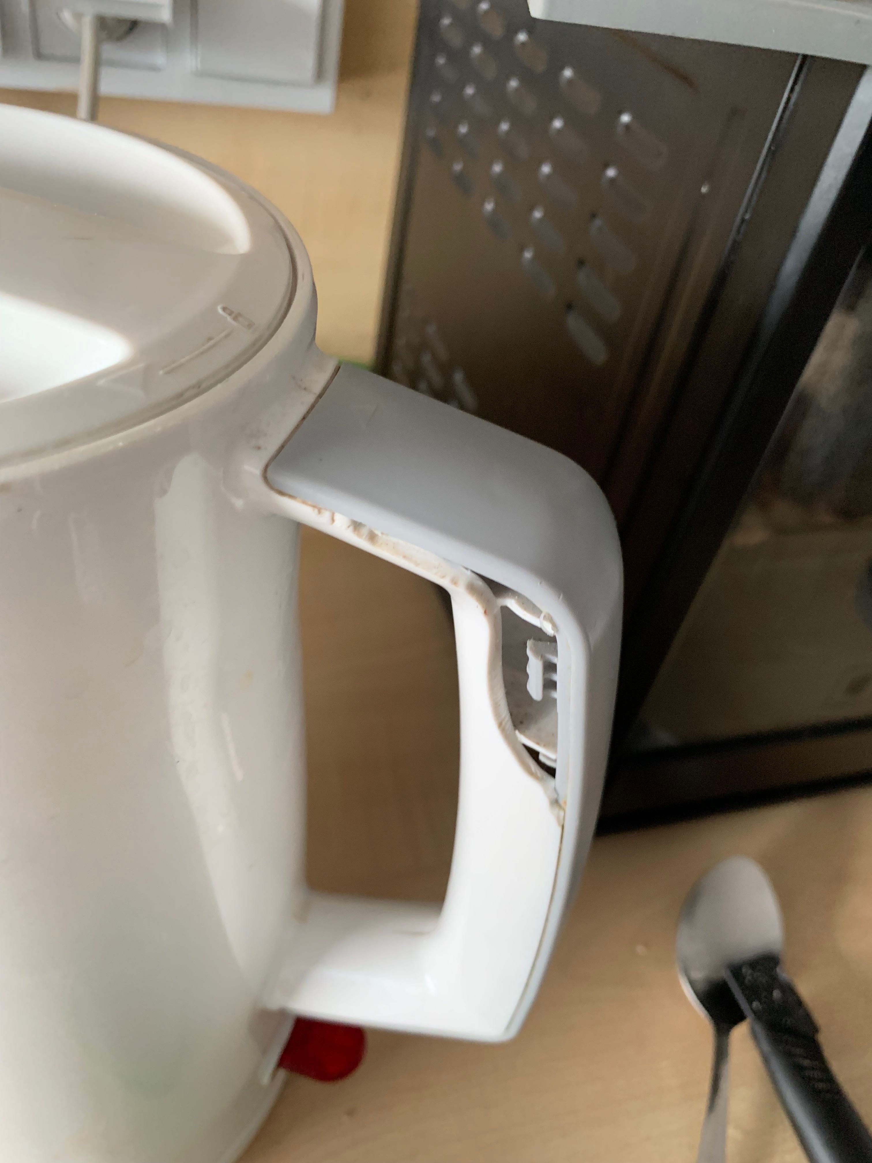 Biały czajnik Bosch 2l
