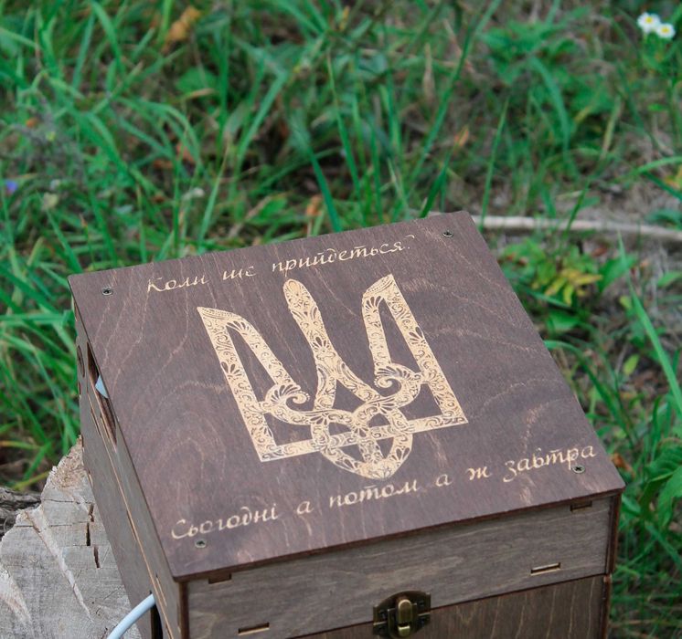 Наливатор на шість рюмок сам куму наливає улюблені напої USB вихід